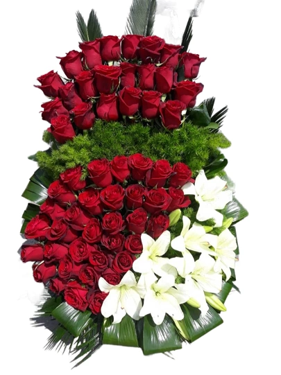 سبد گل لاکچری با ترکیب گل‌های رز قرمز و لیلیوم سفید مناسب برای مناسبت‌های رسمی و ویژه و ولنتاین