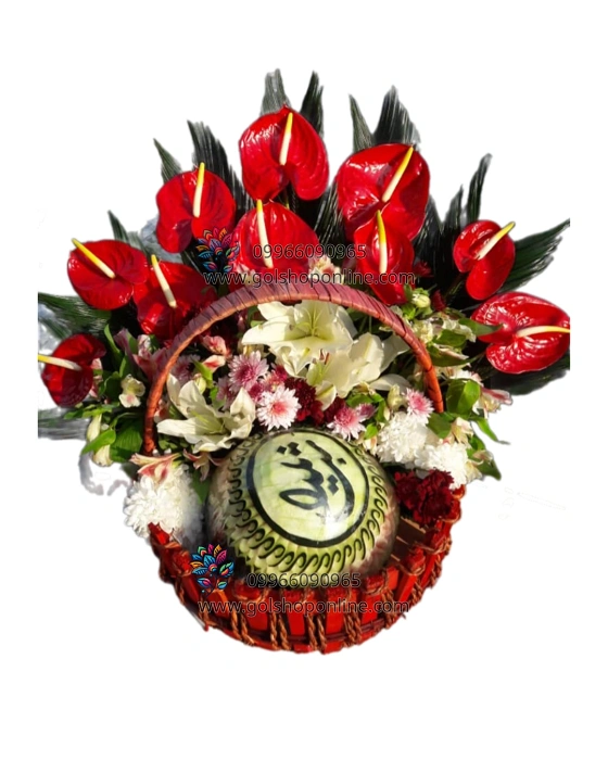 سبد گل شب یلدا لاکچری با آنتوریوم و هندوانه حکاکی‌شده